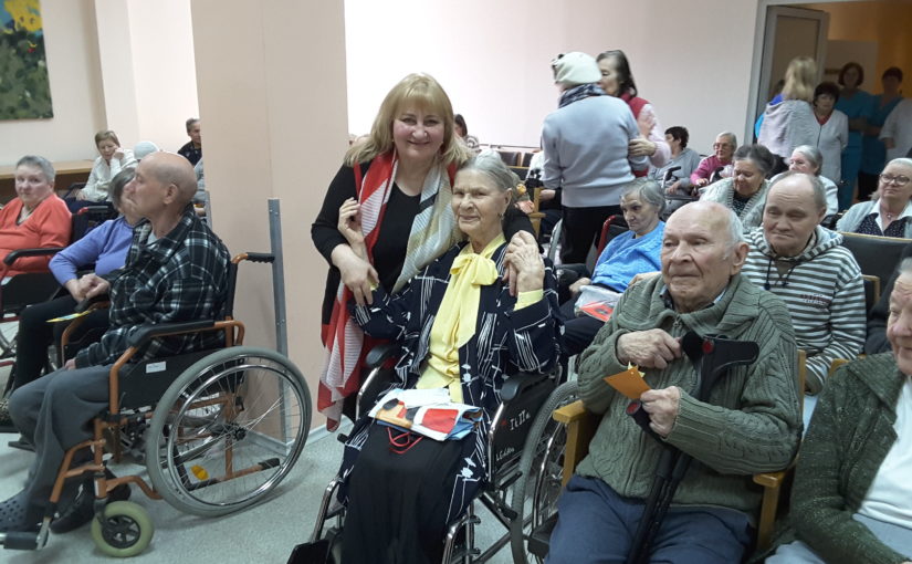 Пасхальное поздравление в доме престарелых в Антавиляй