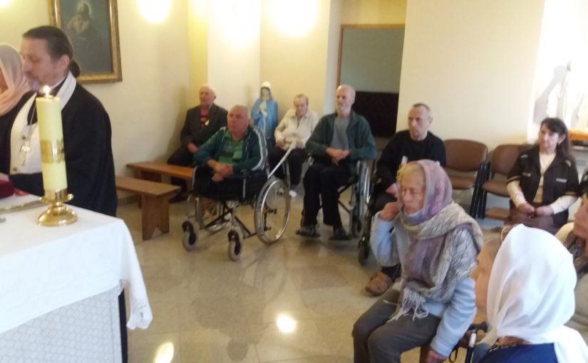 Молебен в доме престарелых Antaviluį pensionatе