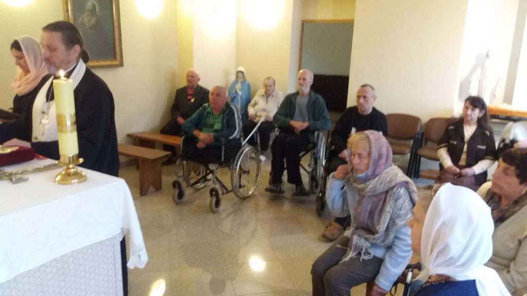 Молебен в доме престарелых Antaviluį pensionatе