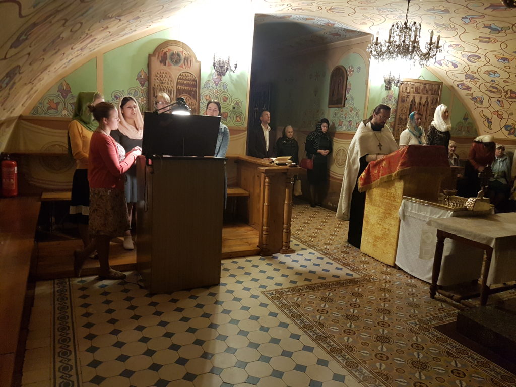 Молебен для добровольцев социального служения Свято - Духого монастыря