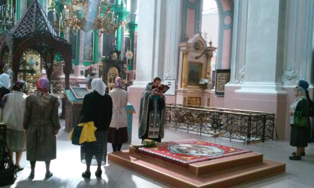 Молебен для добровольцев социального служения Свято-Духова монастыря