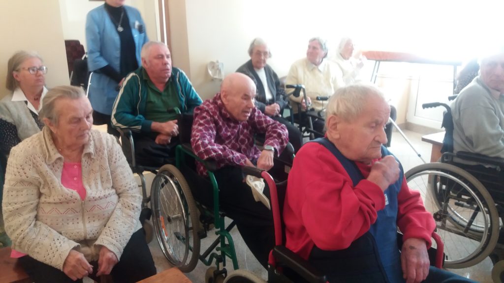 Молебен в доме престарелых Antavilių pensionatas