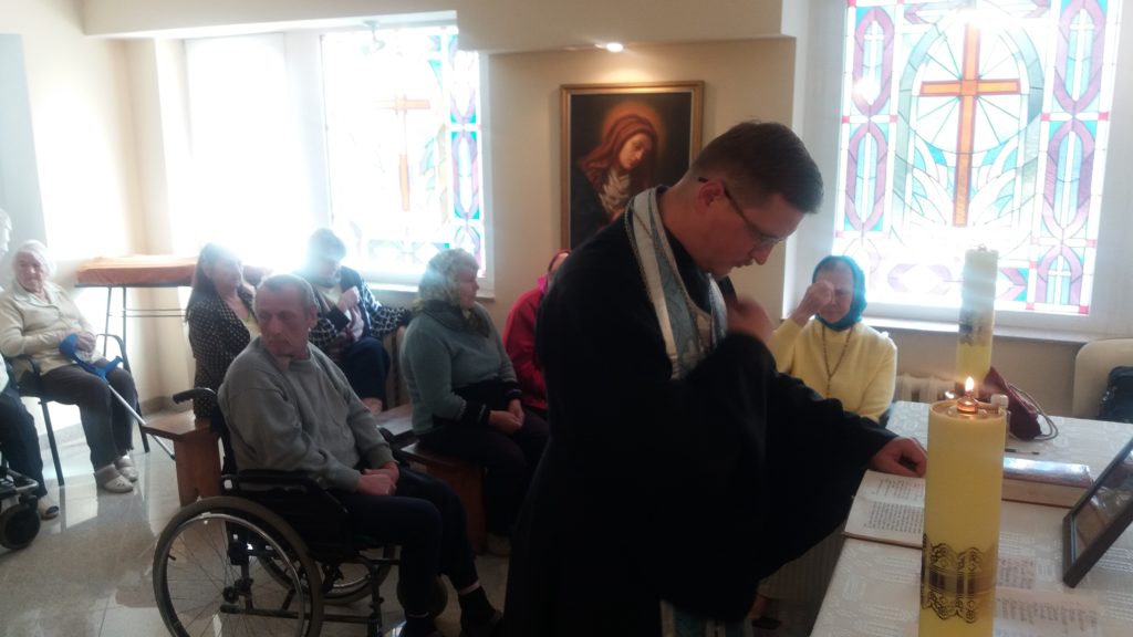 Молебен в доме престарелых Antavilių pensionatas