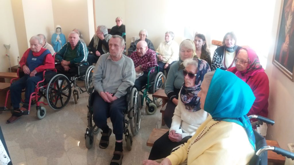 Молебен в доме престарелых Antavilių pensionatas