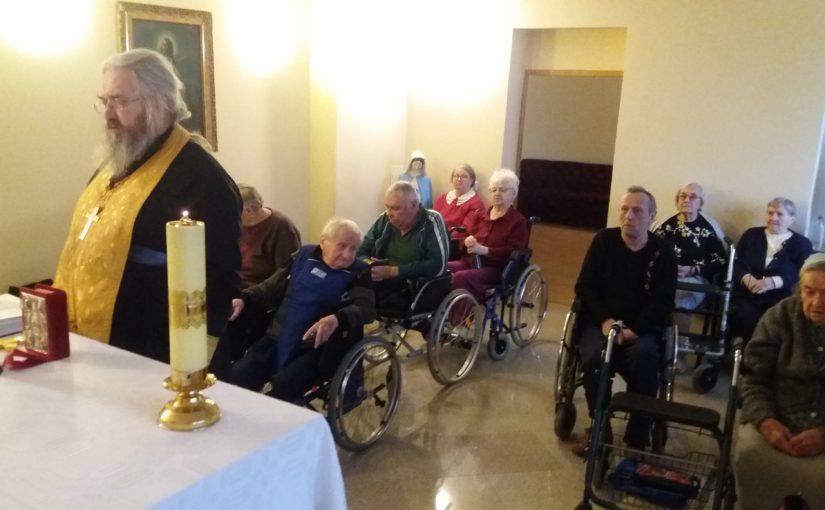 Молебен в доме престарелых в Антавиляй