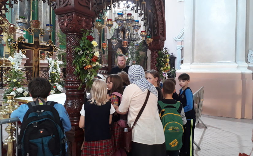 Экскурсия для детей из средней школы Лепкальне г. Вильнюса в Свято-Духов монастырь