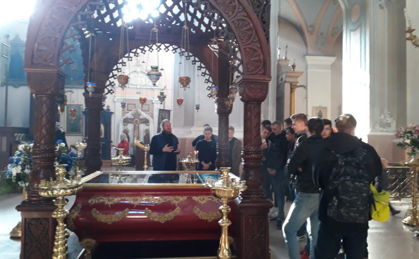 Экскурсия для учащихся из Вильнюсской школы автомехаников и бизнеса в Свято-Духовом монастыре