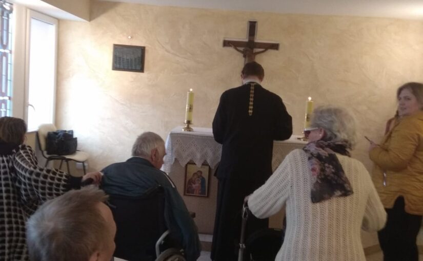 Молебен в доме  престарелых в Антавиляй