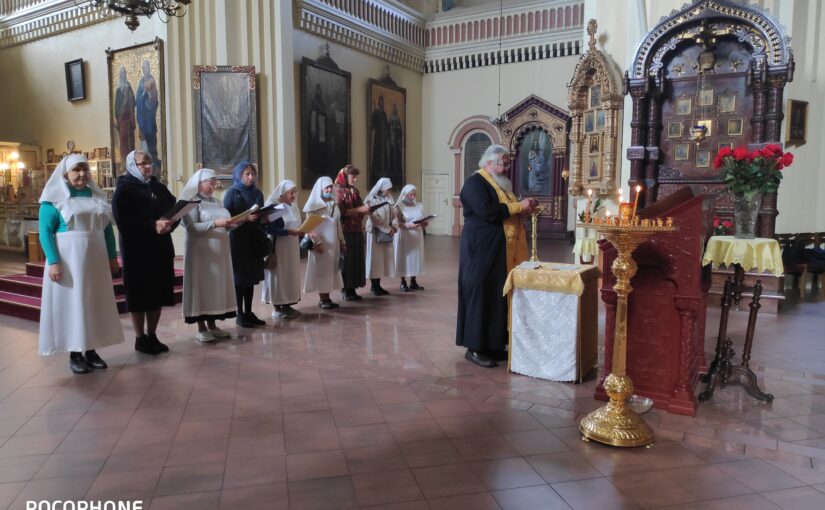 Молебен для сестер милосердия в Пречистенском соборе